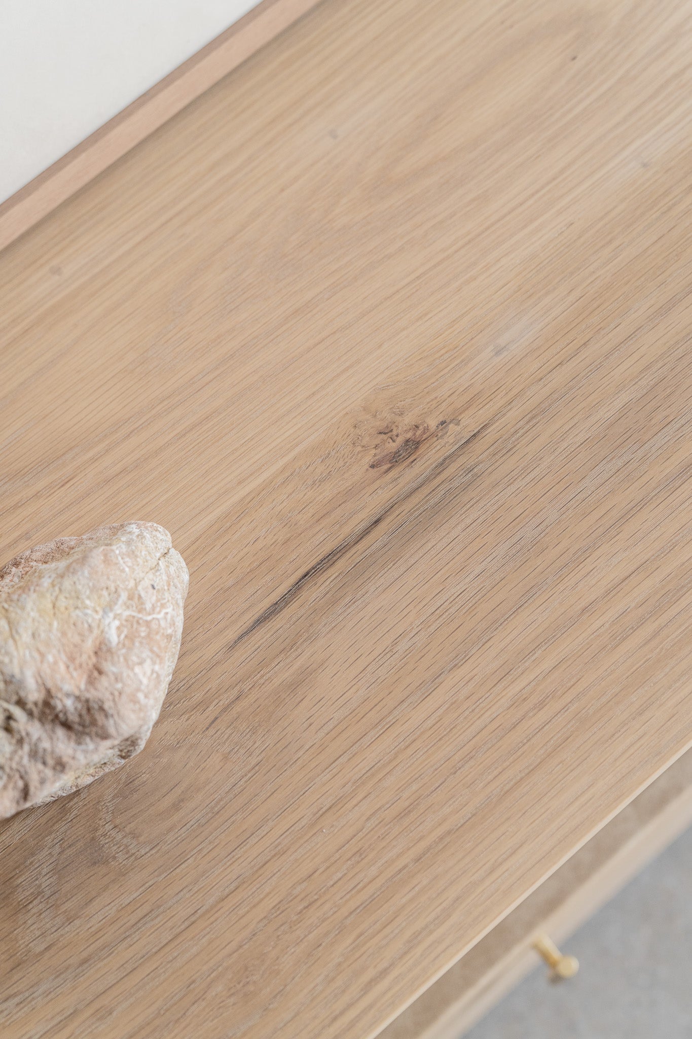 Faria nightstand -top zoomed in shot of wood details