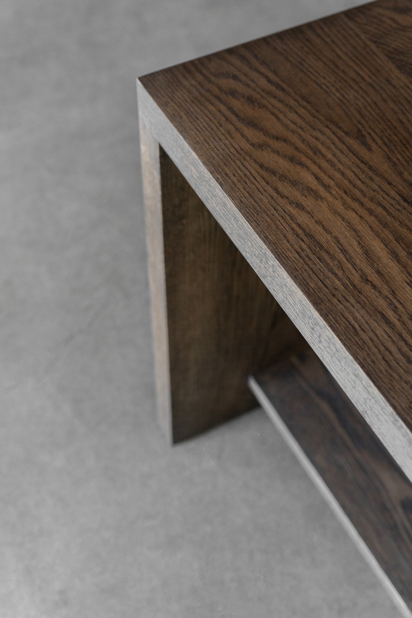 Flores console - close up on wood 