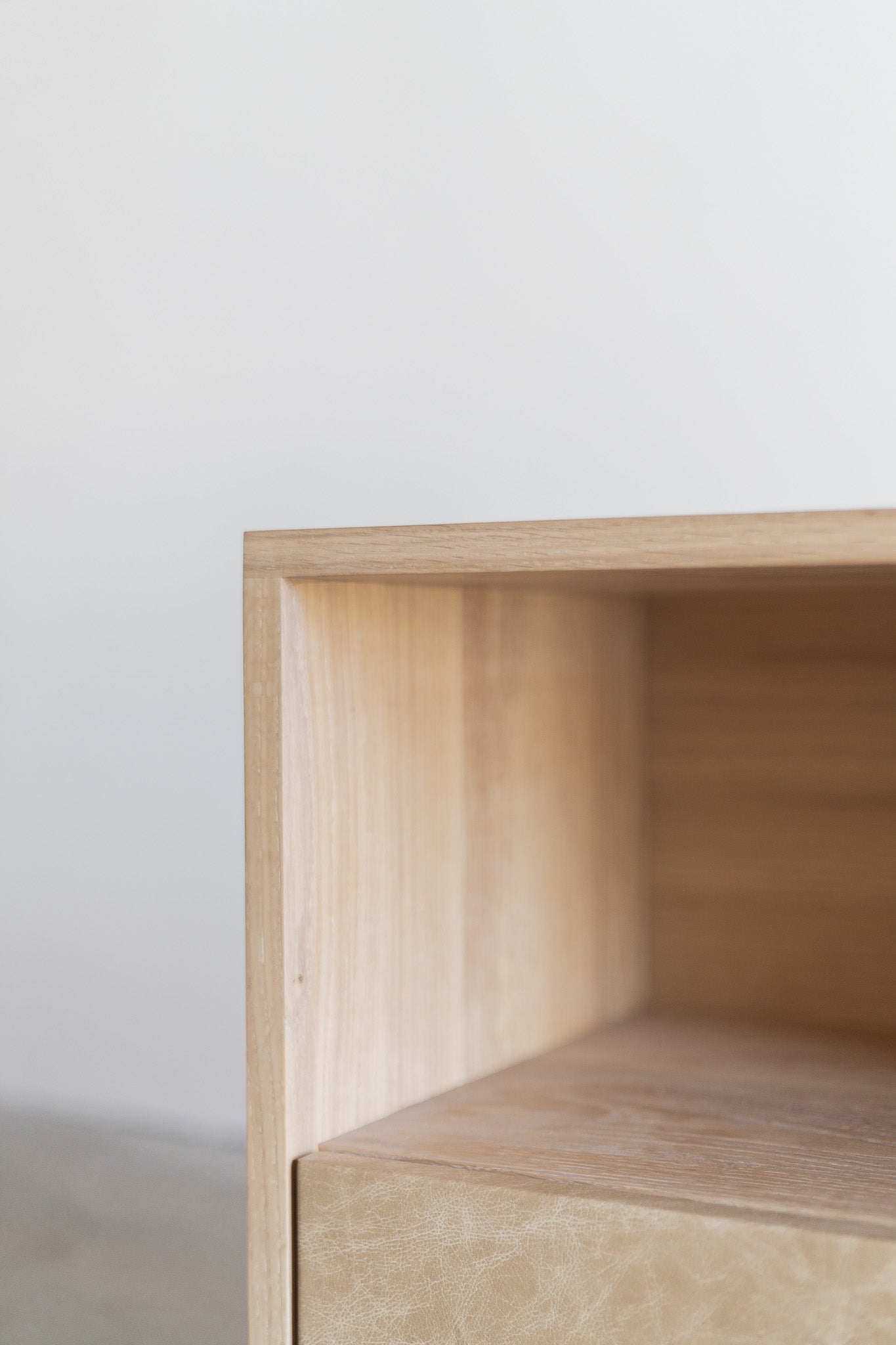 Faria nightstand - close up on wood 