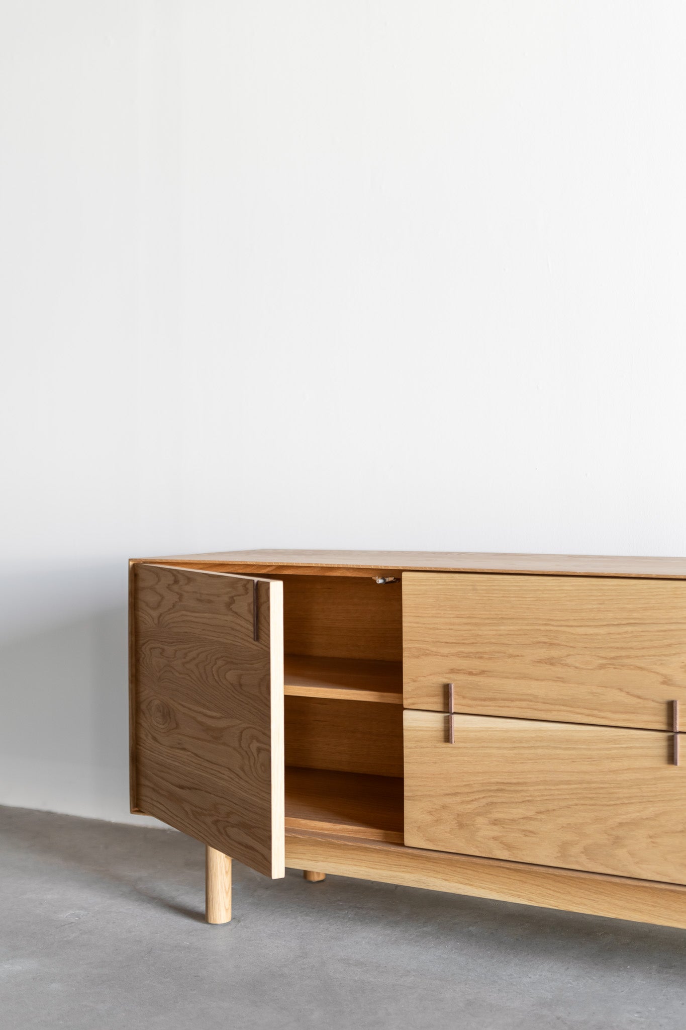 Nima sideboard - oak wood cabinet, door detail 