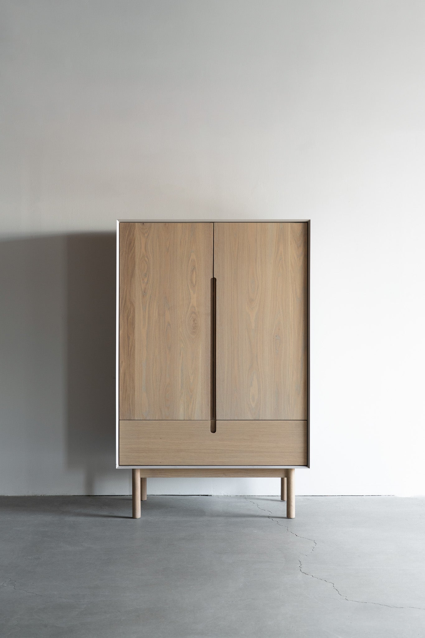 Olivos armoire - oak cabinet, full shot