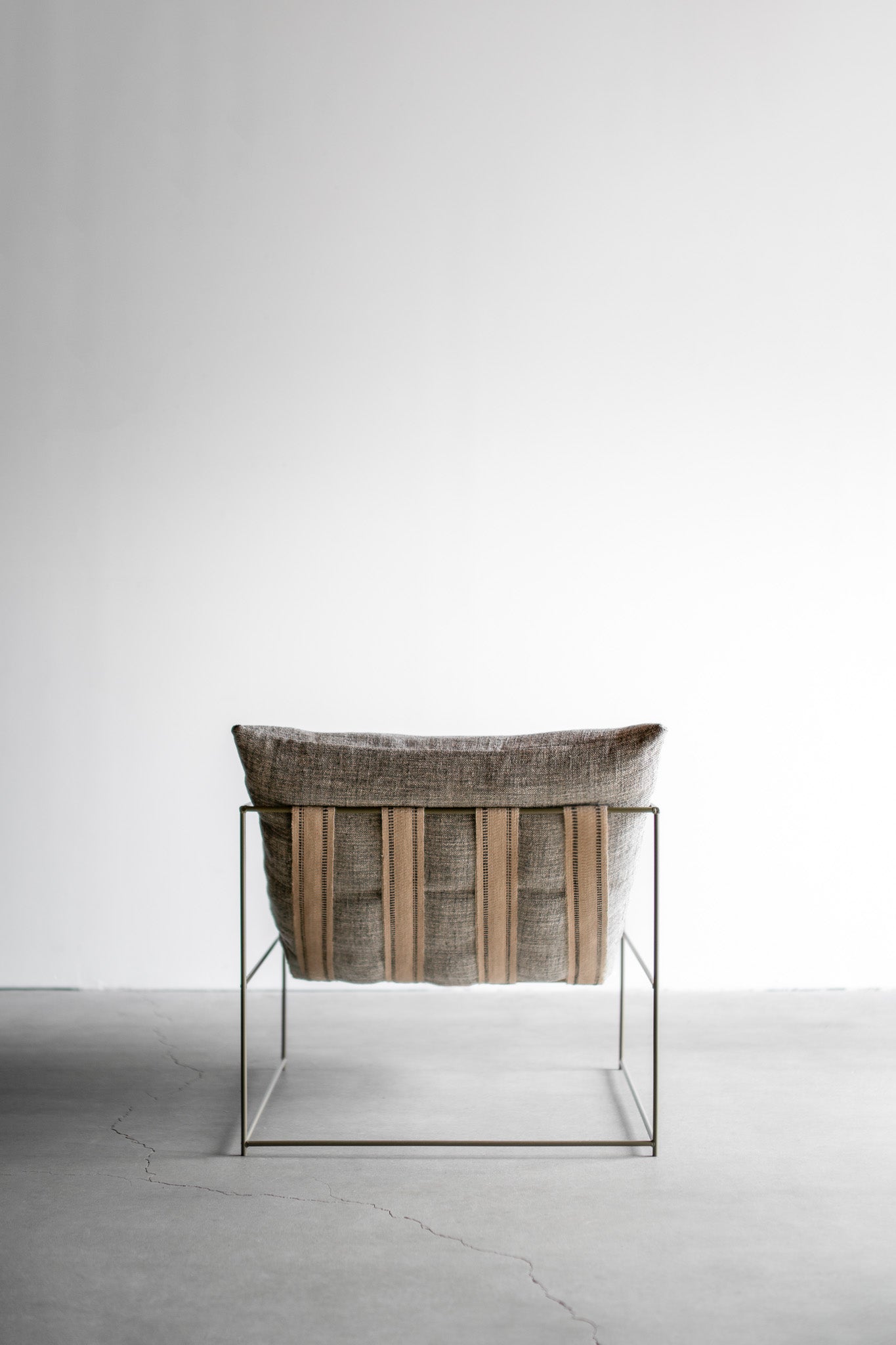 Sierra chair x brooke wagner - Steel frame with woven fabric