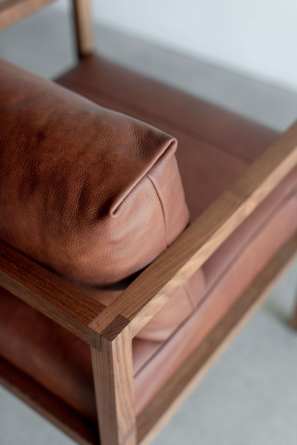 eve dining chair walnut - close up shot of leather 