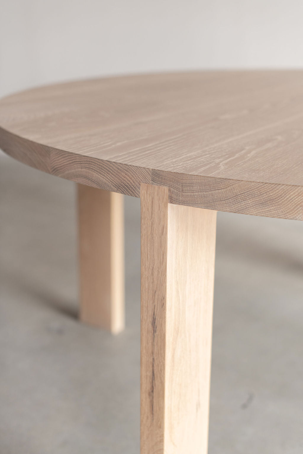 Eve dining table - close up on oak wood 