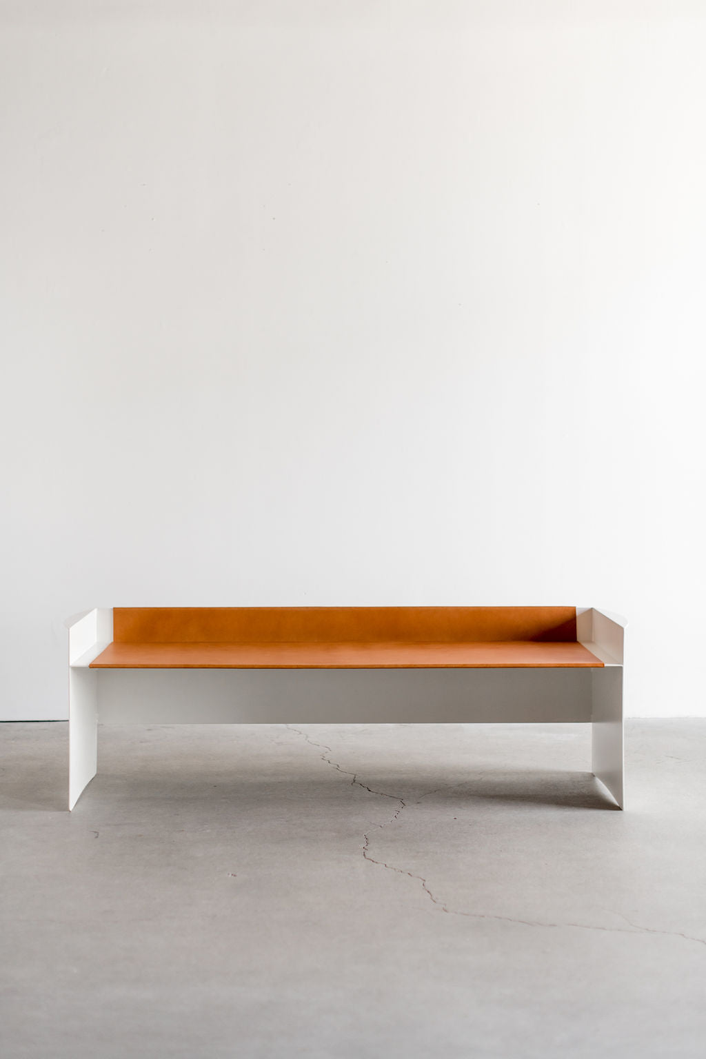Latigo bench tan - steel bench with leather piece