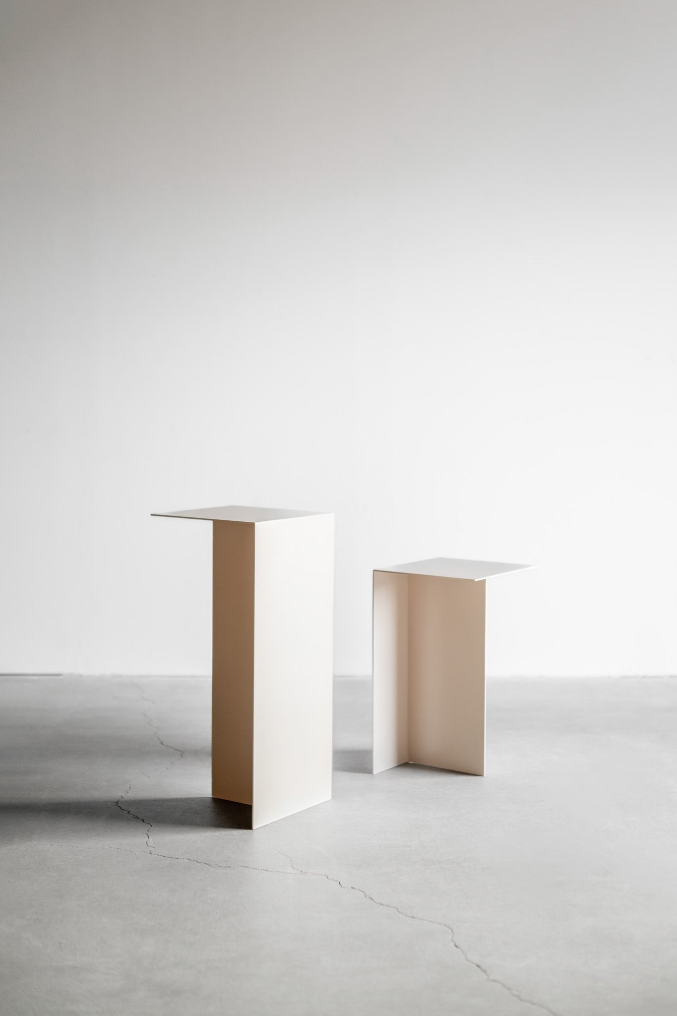noah pedestal - steel accent table 