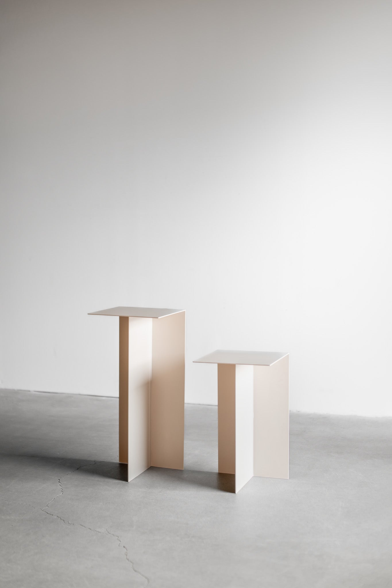 noah pedestal - steel accent table