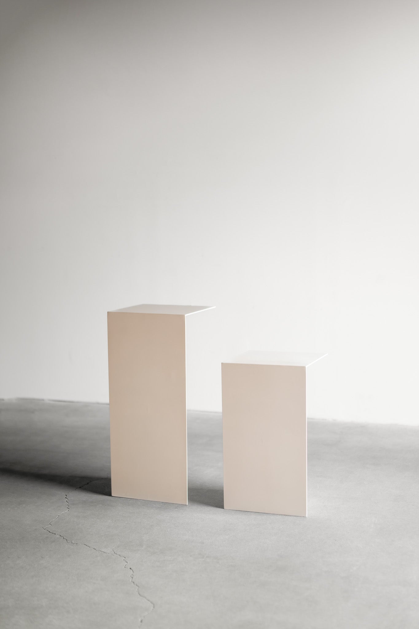 noah pedestal - steel accent table