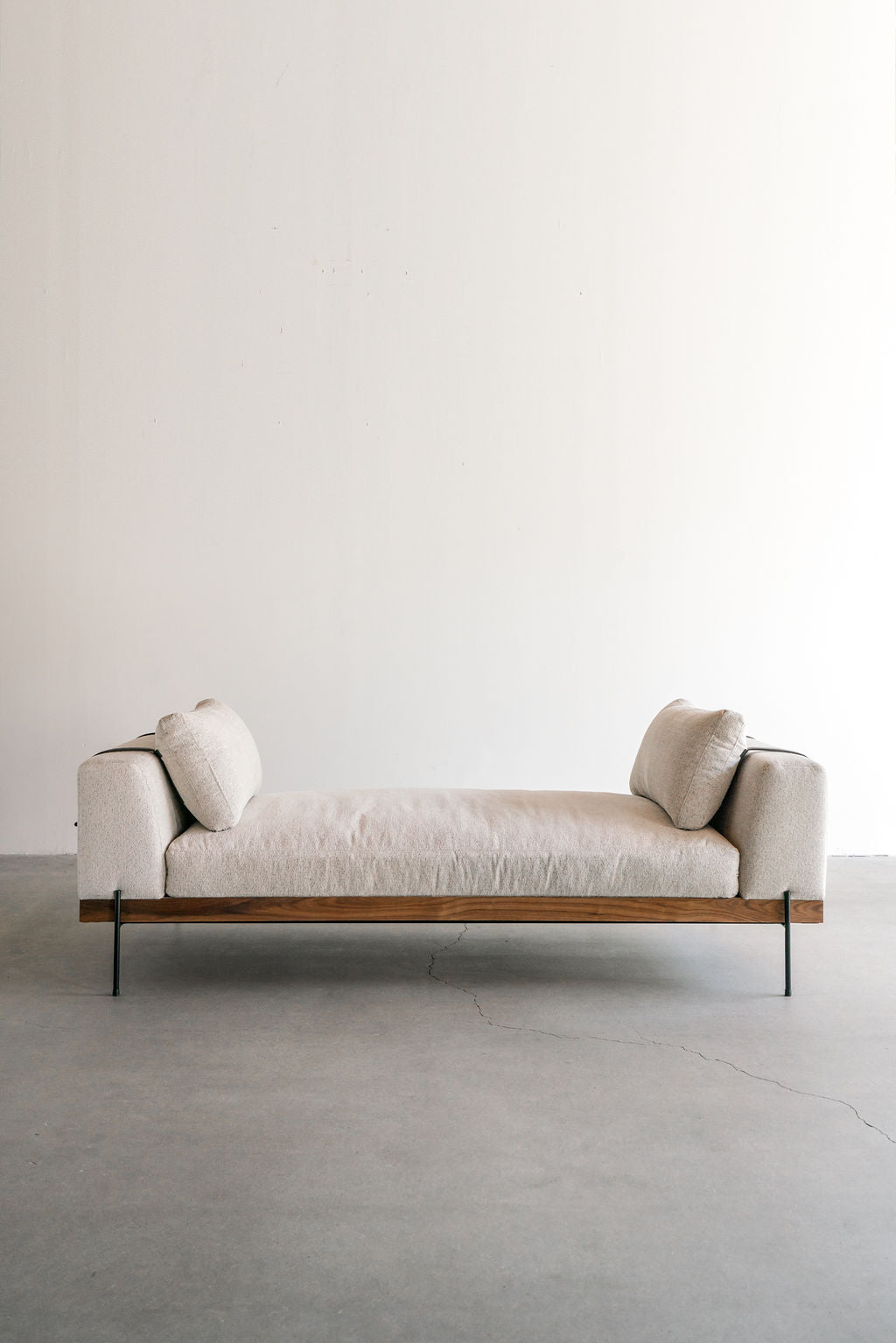 Rivera daybed- steel legs with wood frame