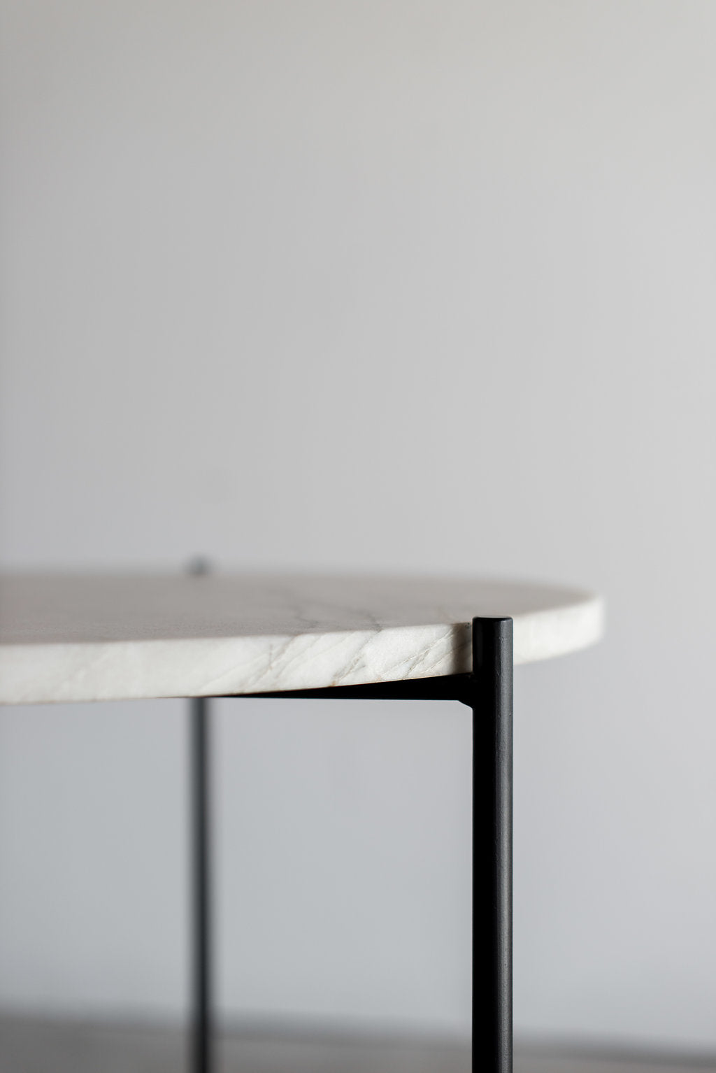 Sea pearl side table - steel legs with marble top